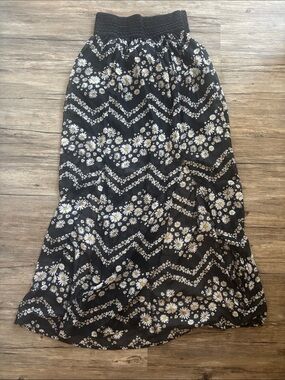 No Boundaries Black Daisy Chevron Maxi Skirt